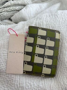 Orla Kiely Olive Green and Cream Graphic Card Wallet